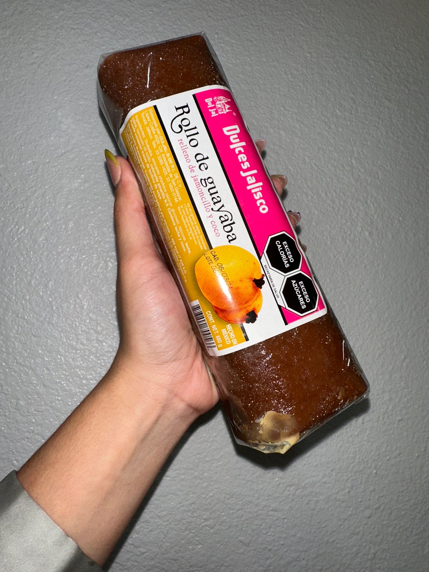 Rollo de guayaba relleno de jamoncillo y coco
